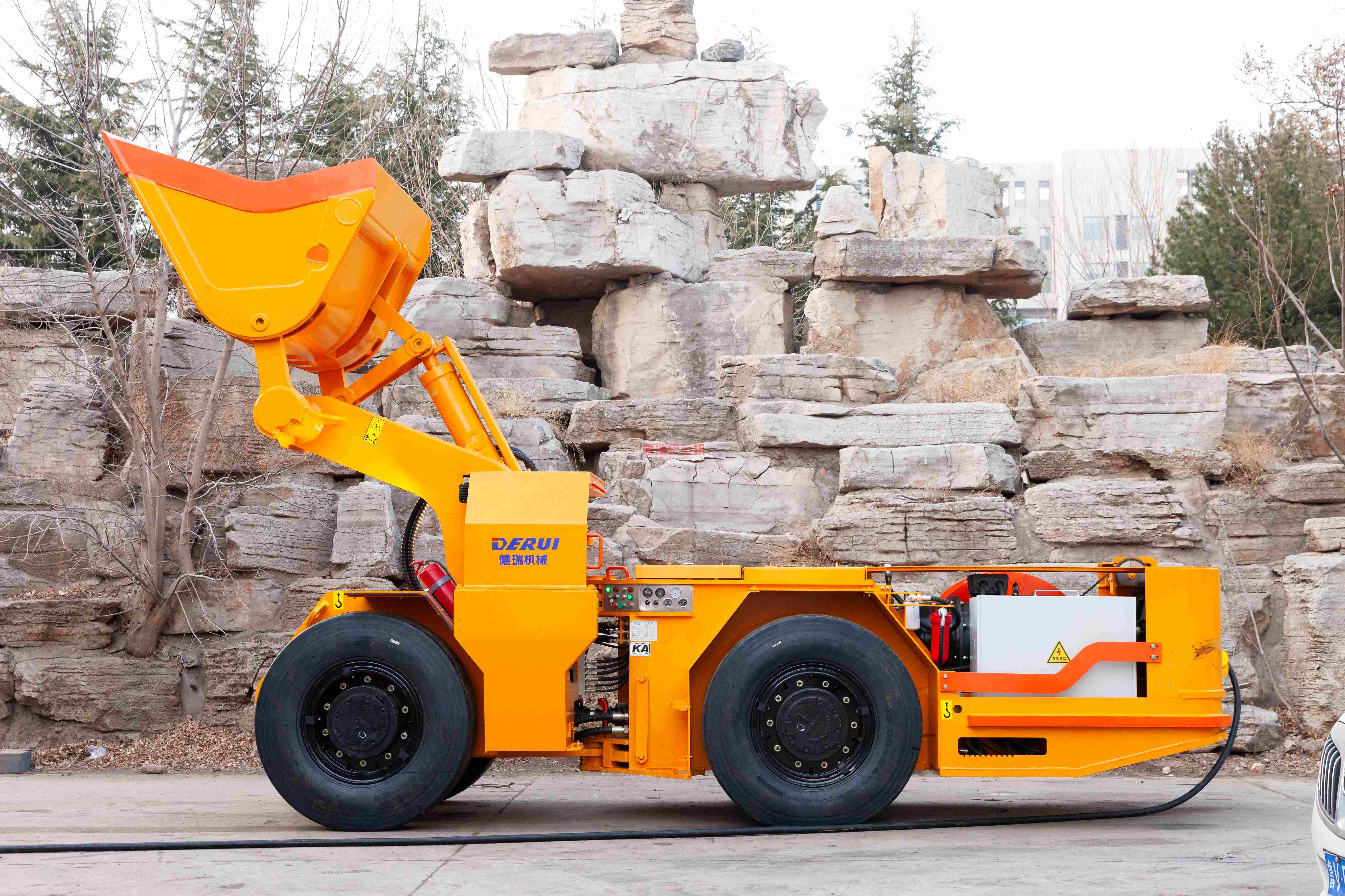 WJD-2  地下电动铲运机